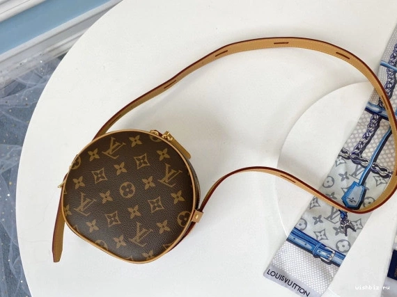 WIS PM BOITE CHAPEAU SOUPLE VUITTON LOUIS 1024